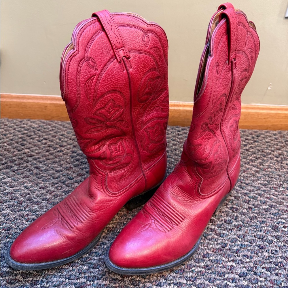 Red Ariat Cowgirl boots